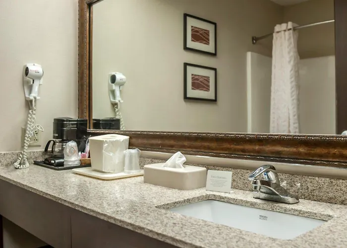 Hotel Quality & Near St Louis And I-255 Cahokia